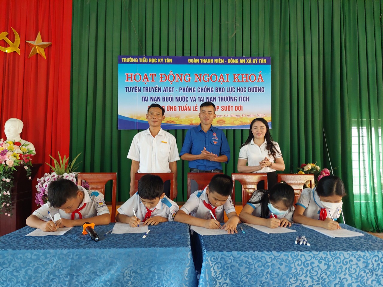 Chương trình ngoại khoá tuyên truyền ATGT, TNTT, BLHĐ, phong chống đuối nước cho các em đầu năm học mới