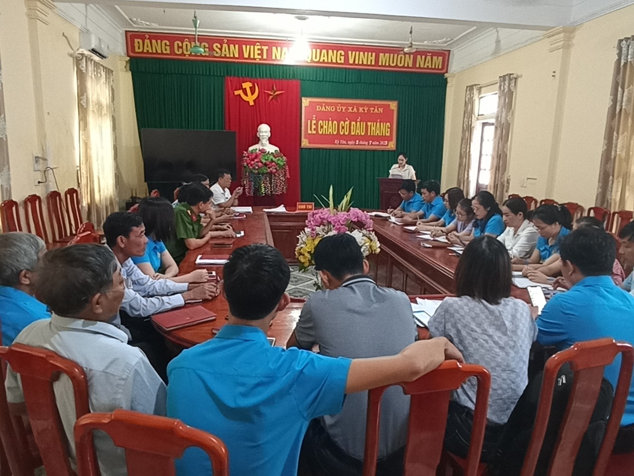 Đảng ủy tổ chức Lễ chào cờ đầu tháng 7 và độc mẫu chuyện về tấm gương đạo đức Hồ Chí Minh